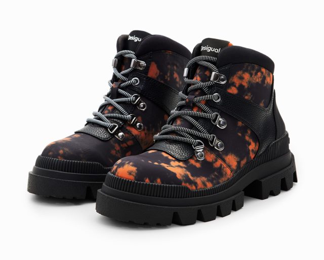 Desigual TREKKING snow boots with watercolour print. Fall Winter 2023 collection